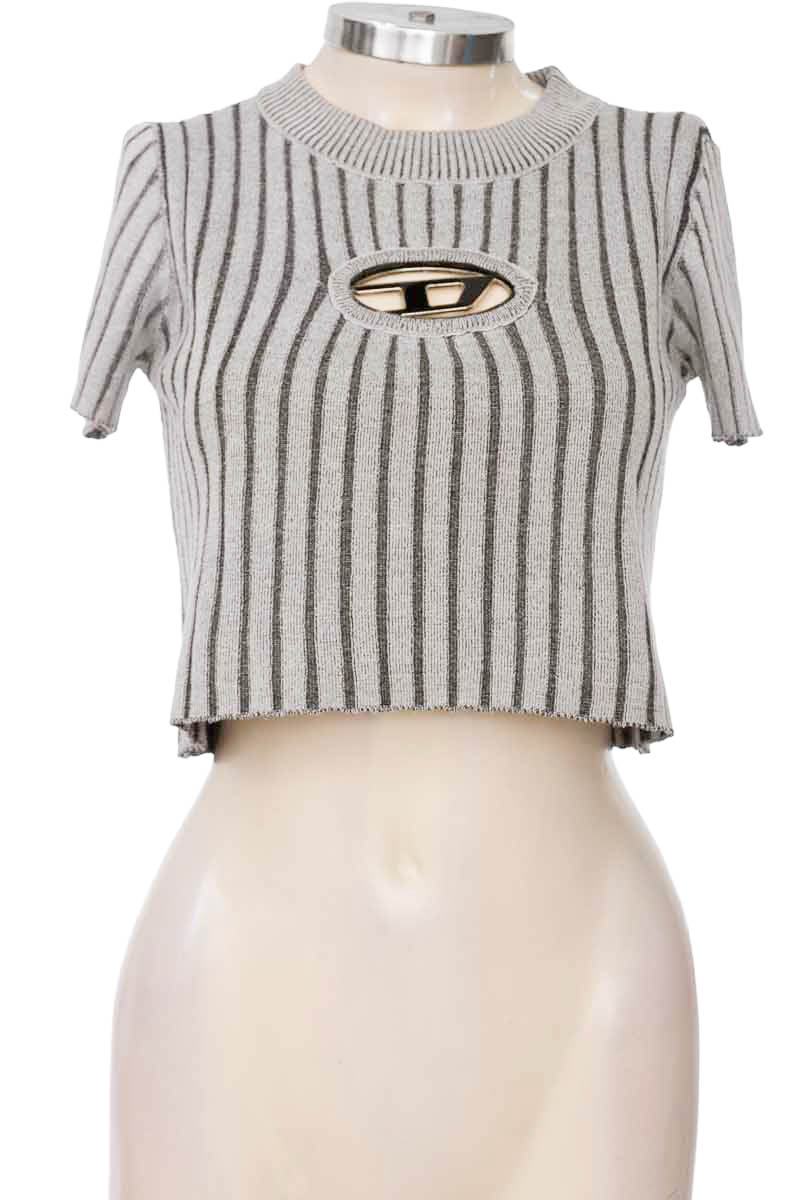 Sweater color Gris - Closeando