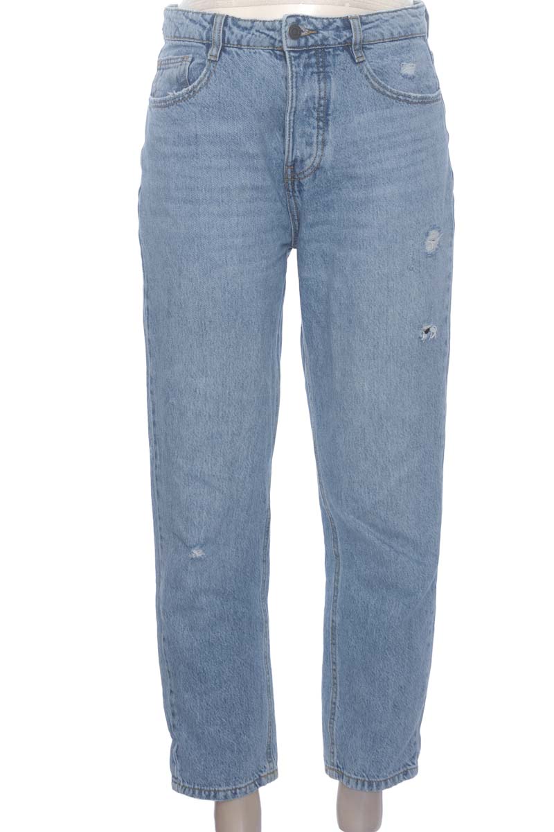 Pantalones color Azul - Stradivarius