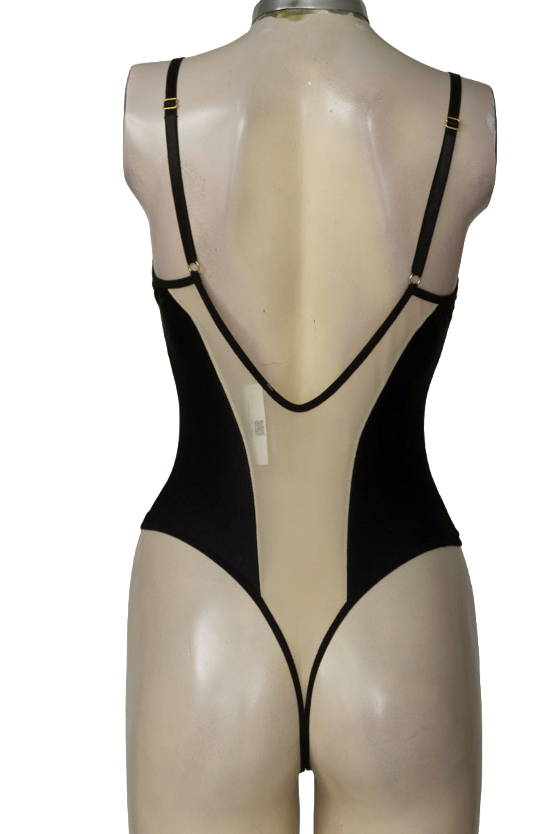 Top / Camiseta color Negro - Closeando