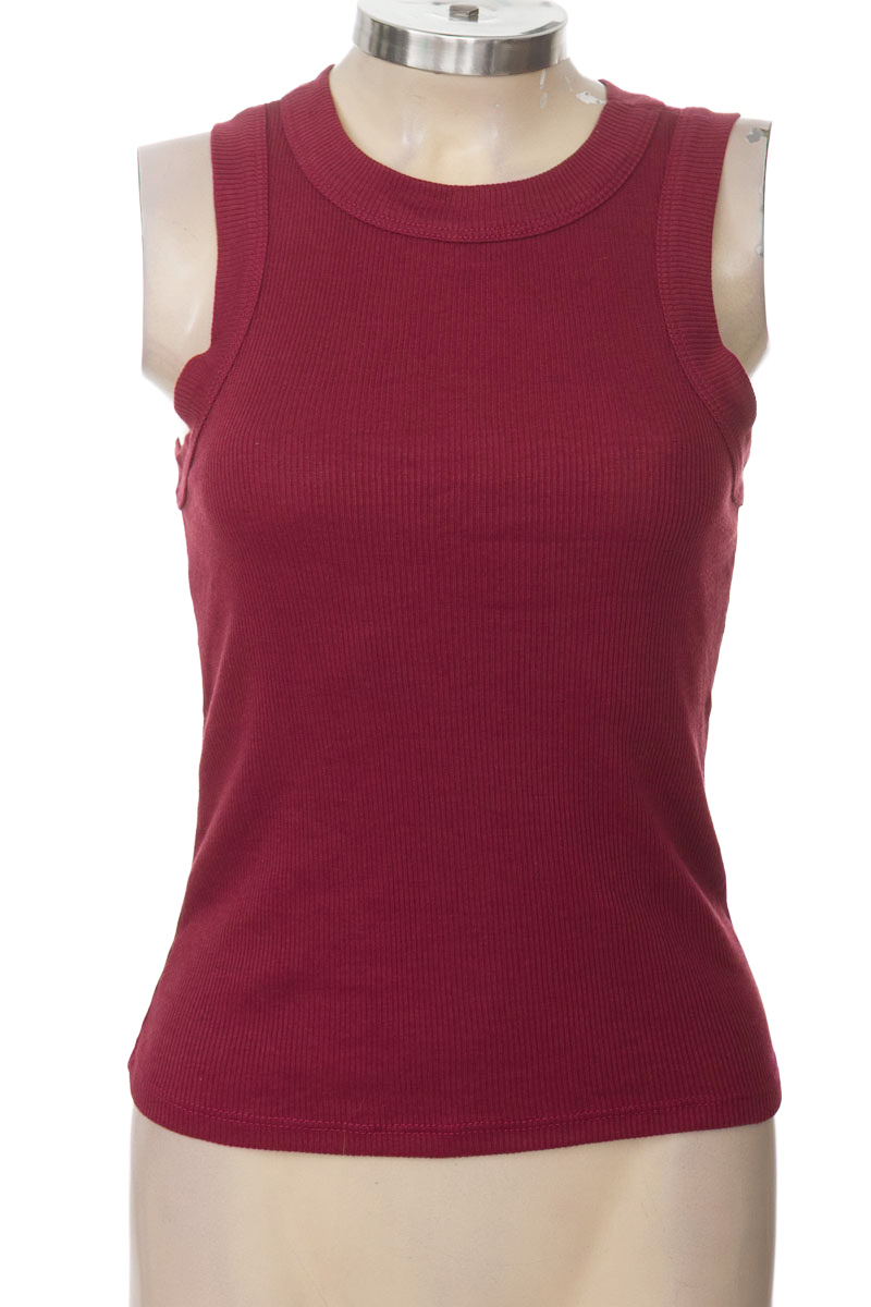 Top / Camiseta color Vinotinto - Arkitect