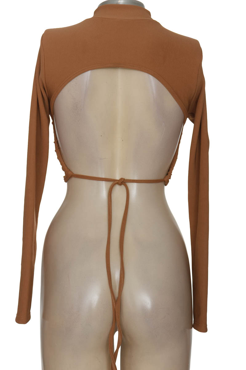 Top / Camiseta color Café - Closeando