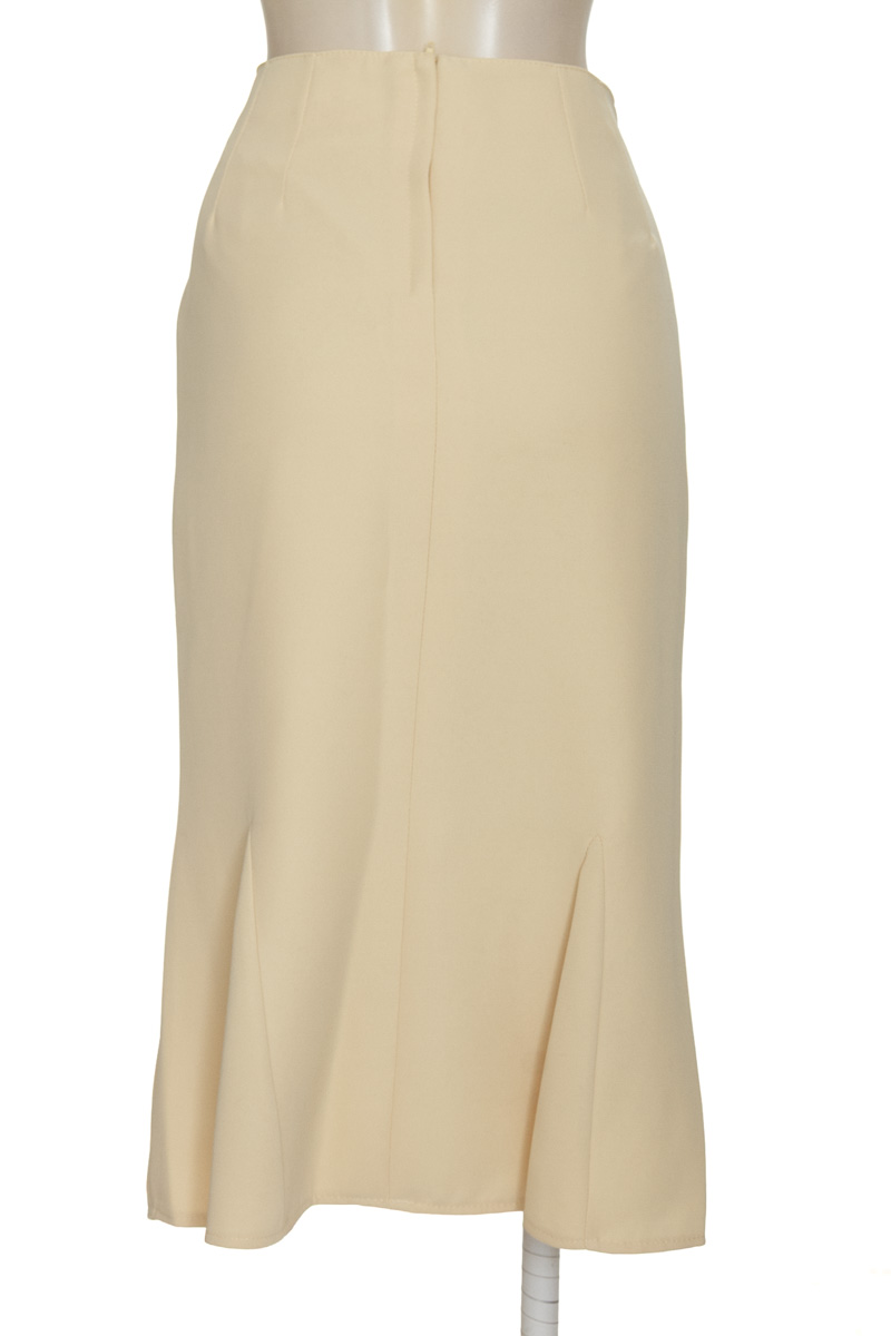 Falda color Amarillo - Closeando