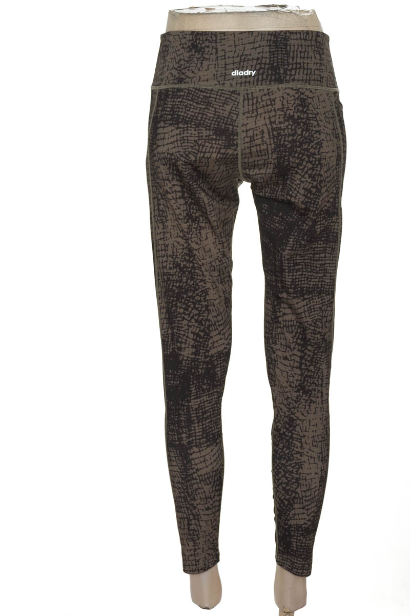 Ropa Deportiva / Salida de Baño color Verde - Diadora