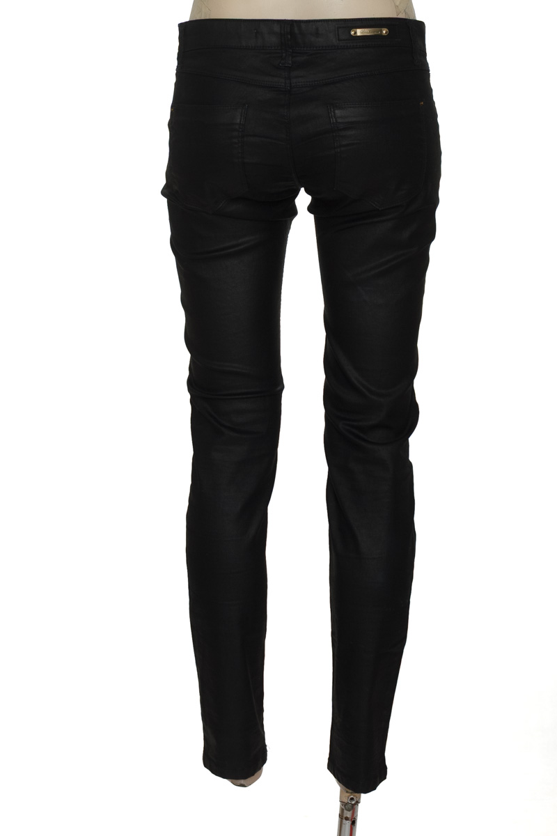 Pantalones color Negro - Stradivarius
