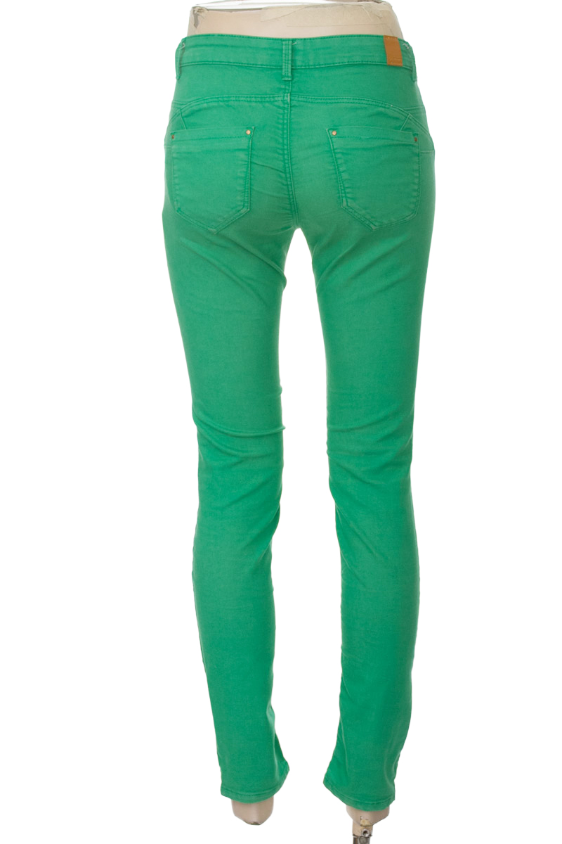 Pantalones color Verde - Stradivarius
