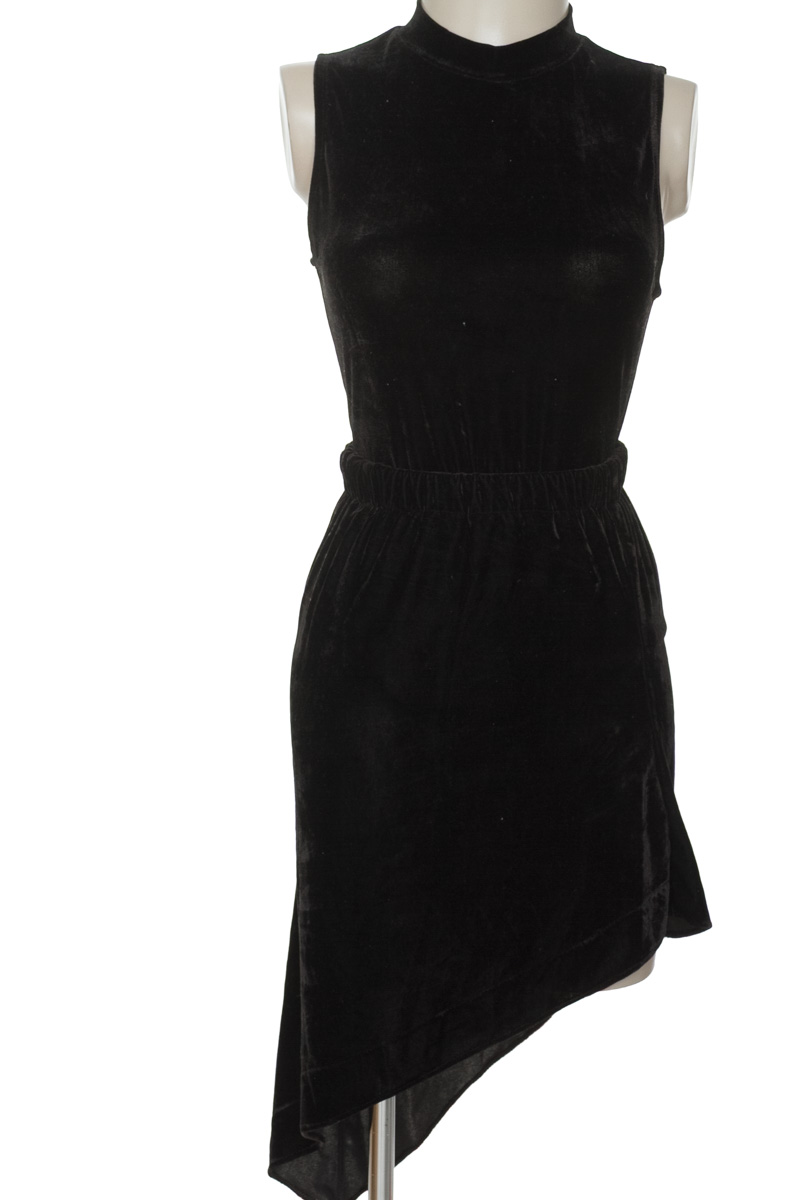 Vestido / Enterizo color Negro - Liz & Sara
