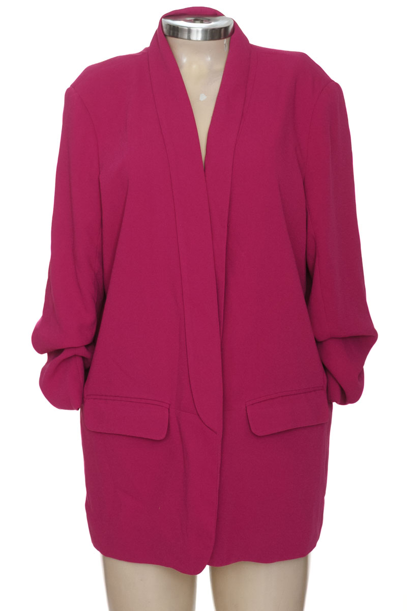 Chaqueta / Abrigo color Morado - Stradivarius