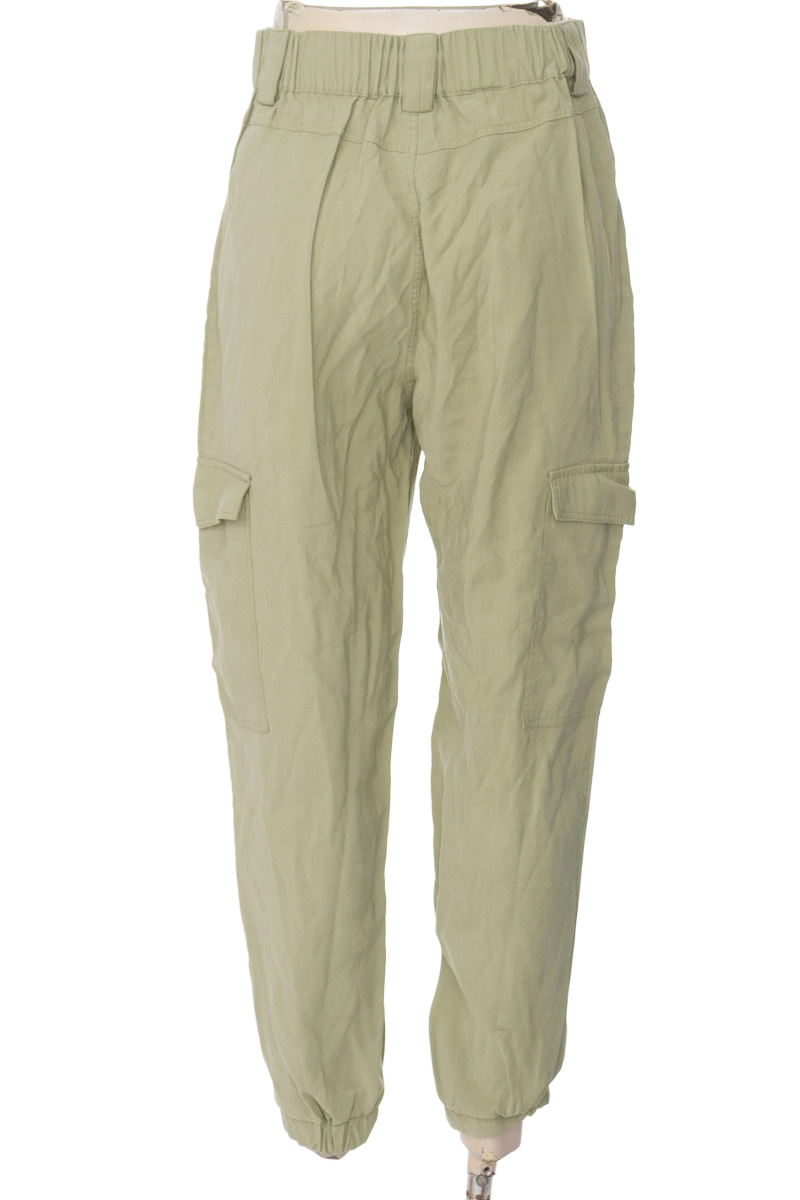 Pantalones color Verde - Forever 21