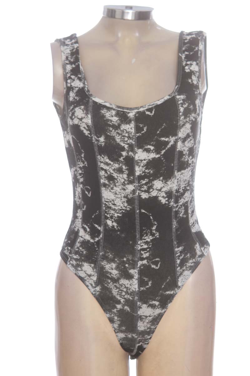 Top / Camiseta color Negro - Koaj