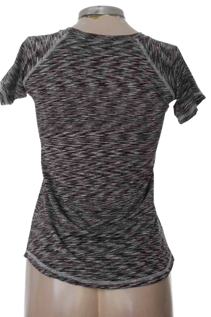 Ropa Deportiva / Salida de Baño color Gris - Closeando