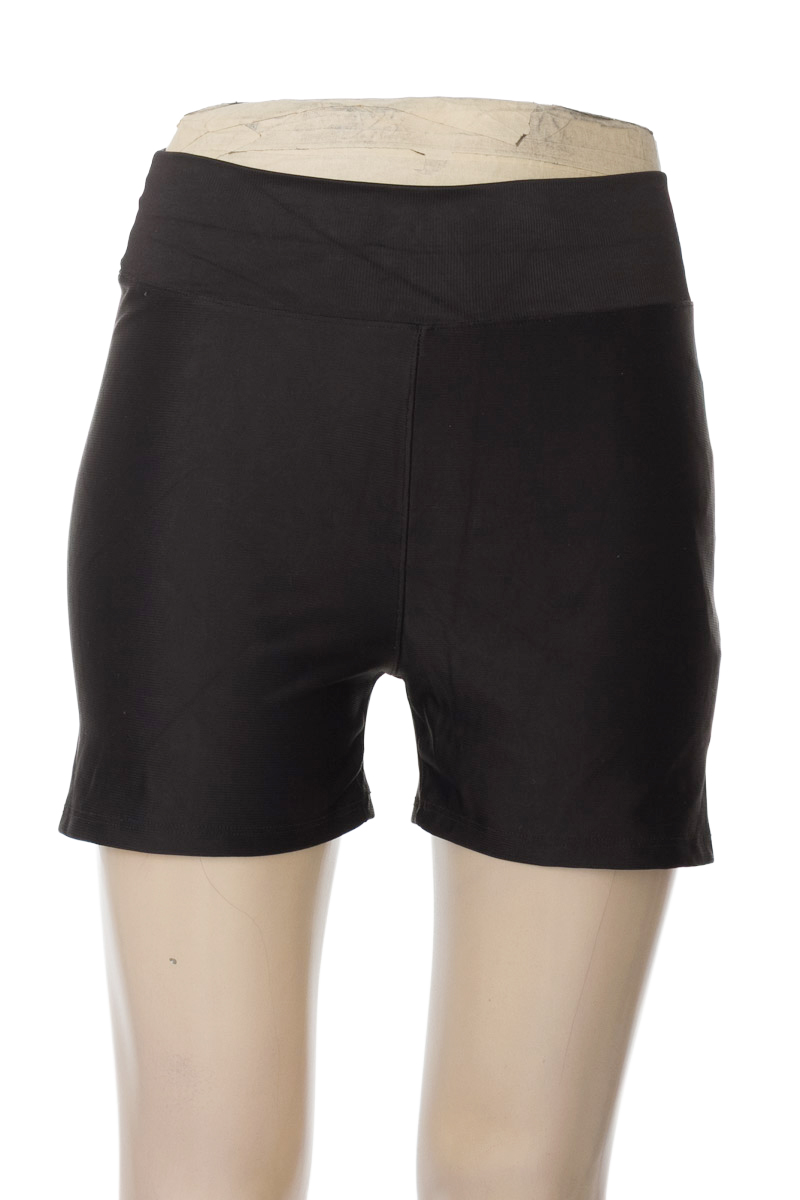 Ropa Deportiva / Salida de Baño color Negro - Closeando