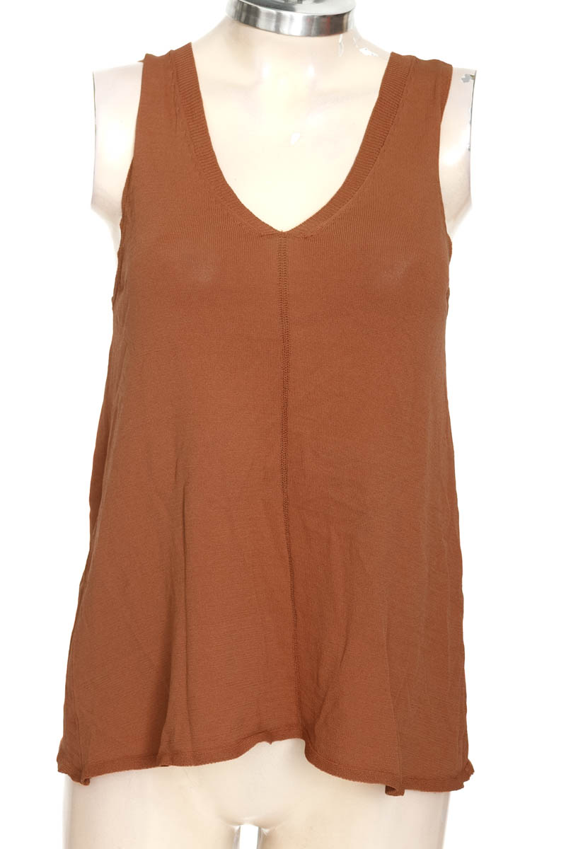 Top / Camiseta color Café - NAF NAF