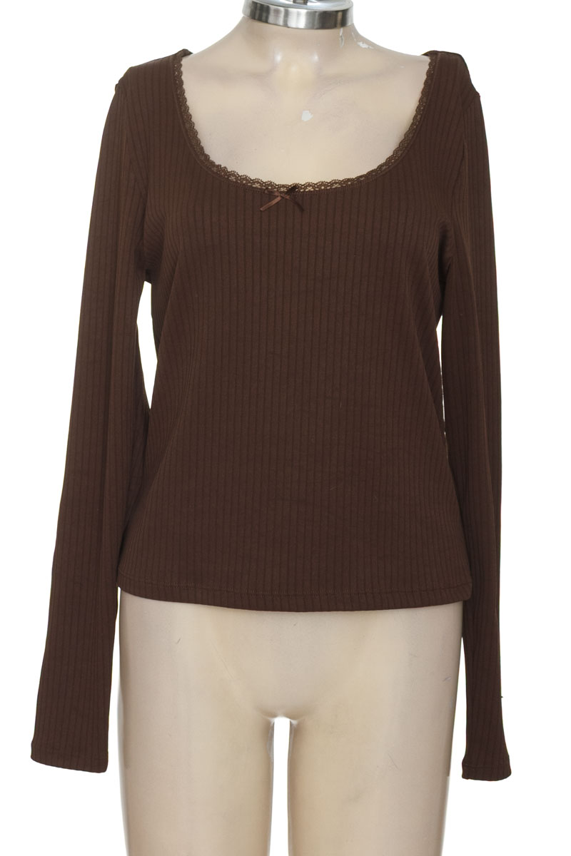 Top / Camiseta color Café - Divided by H&M