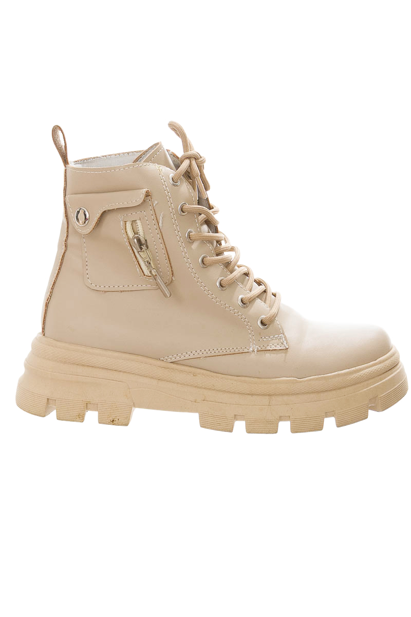 Zapatos color Beige - Closeando