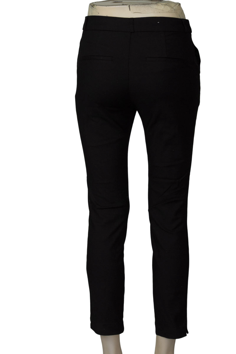 Pantalones color Negro - Stradivarius