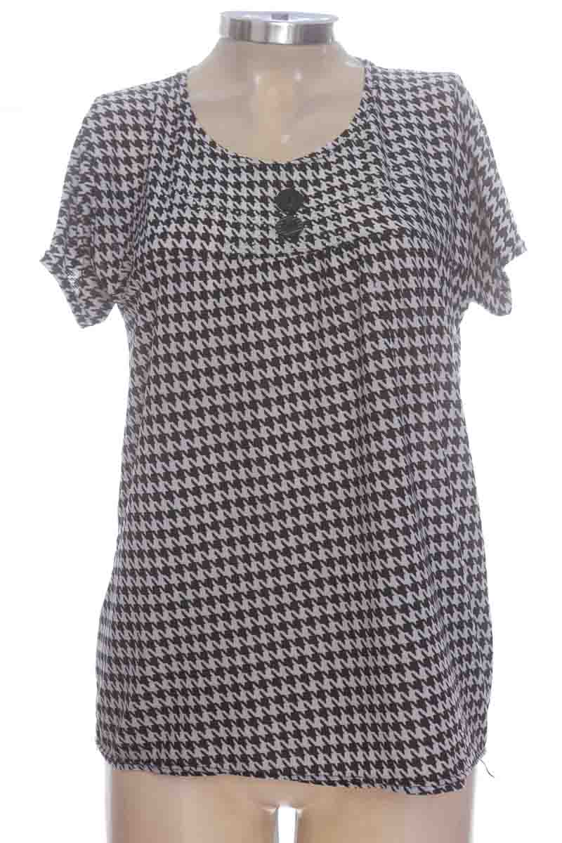 Top / Camiseta color Negro - Closeando