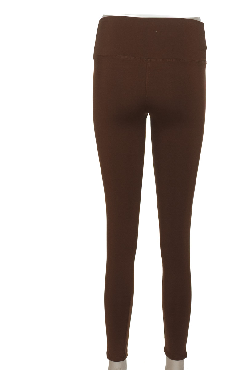 Ropa Deportiva / Salida de Baño color Café - Closeando