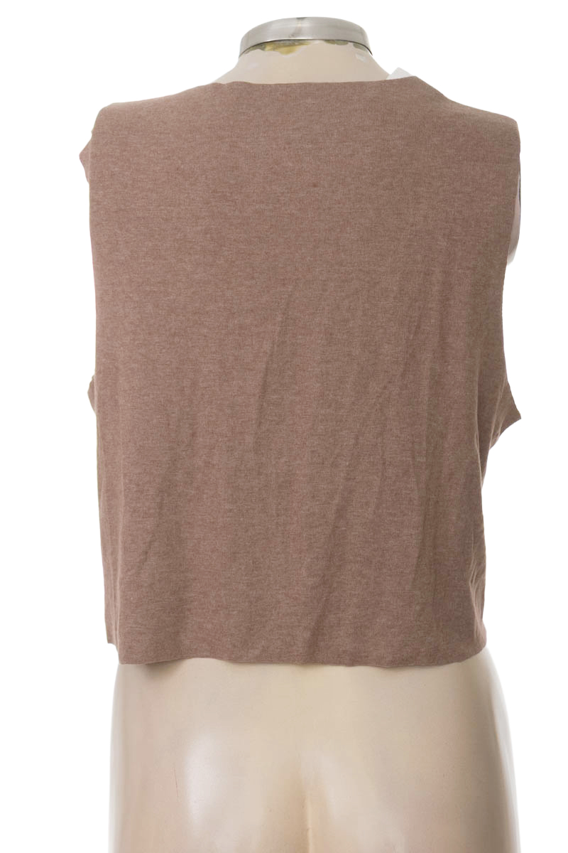 Top / Camiseta color Café - Closeando