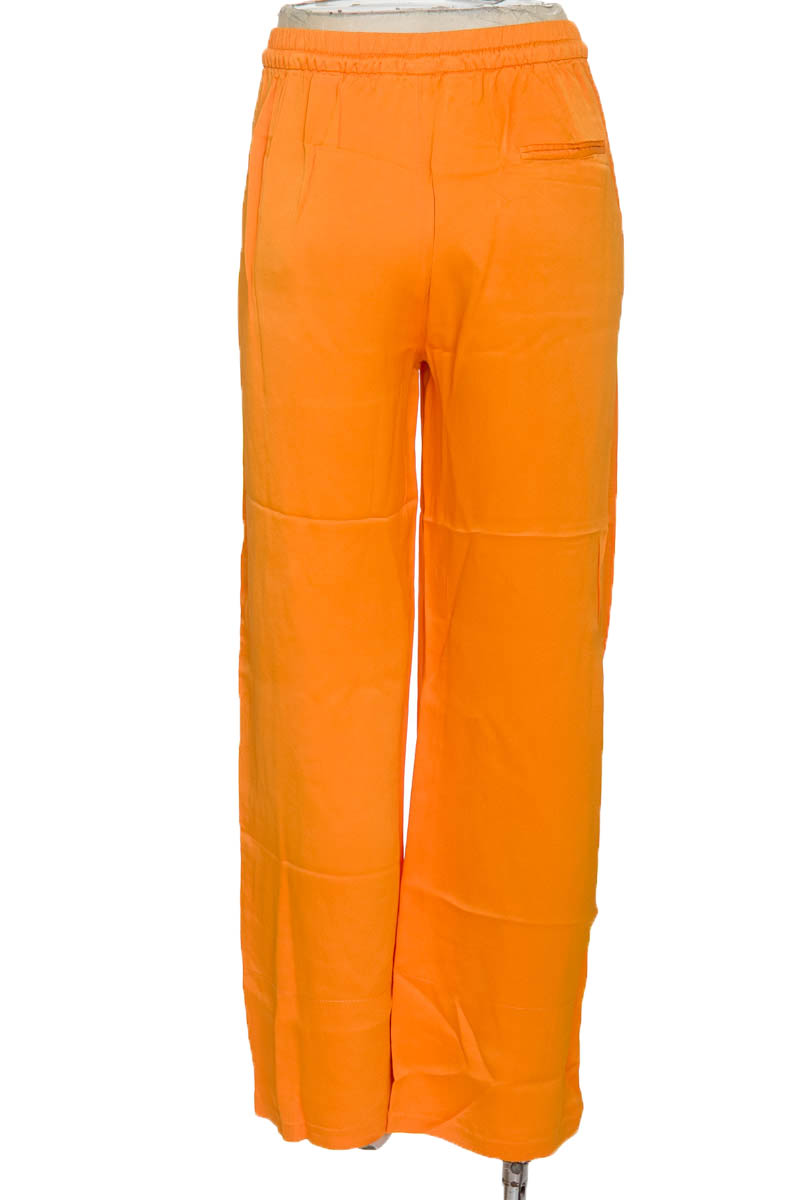 Pantalones color Naranja - Zara