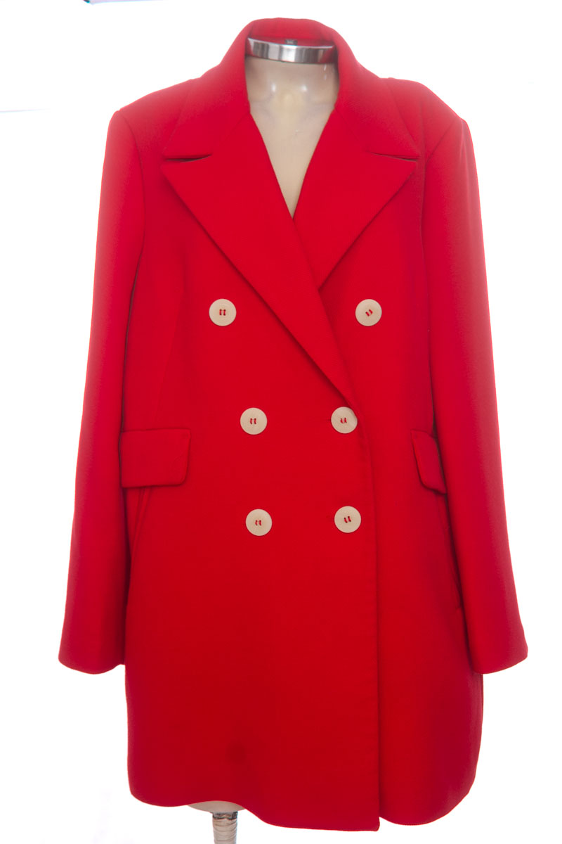 Chaqueta / Abrigo color Rojo - MNG