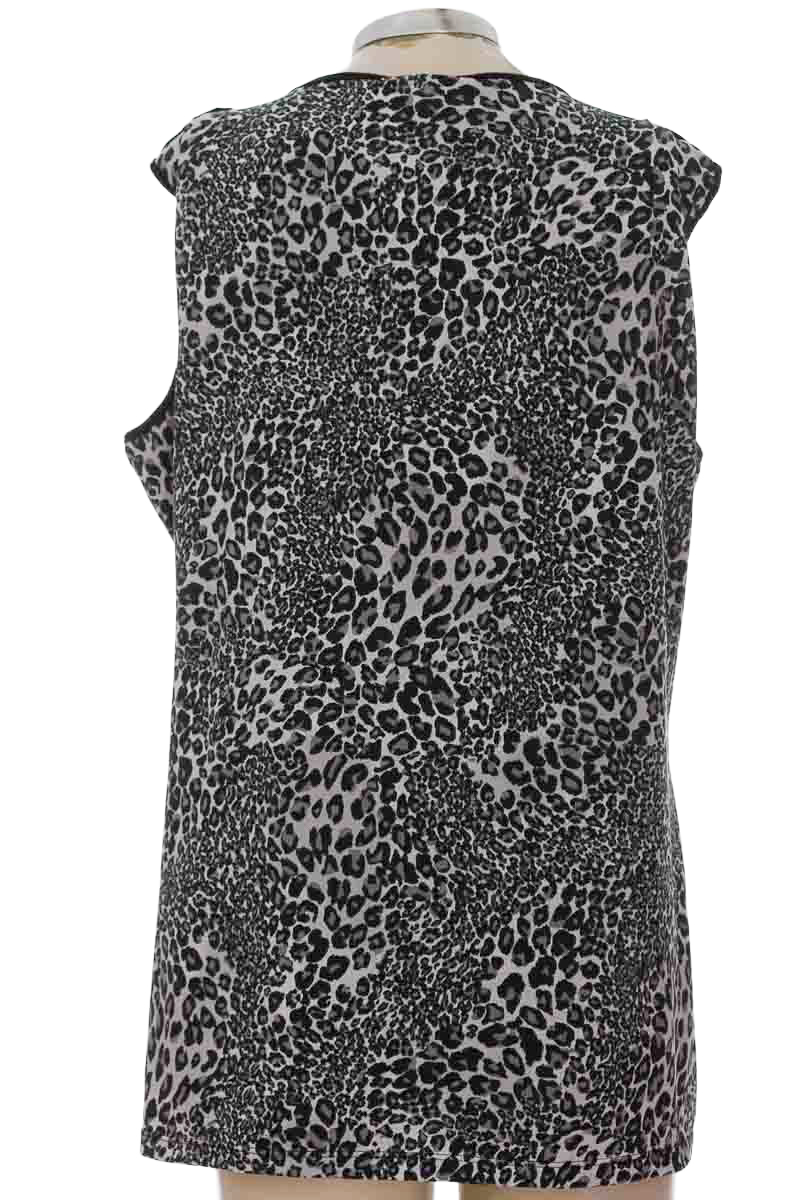 Top / Camiseta color Negro - Closeando