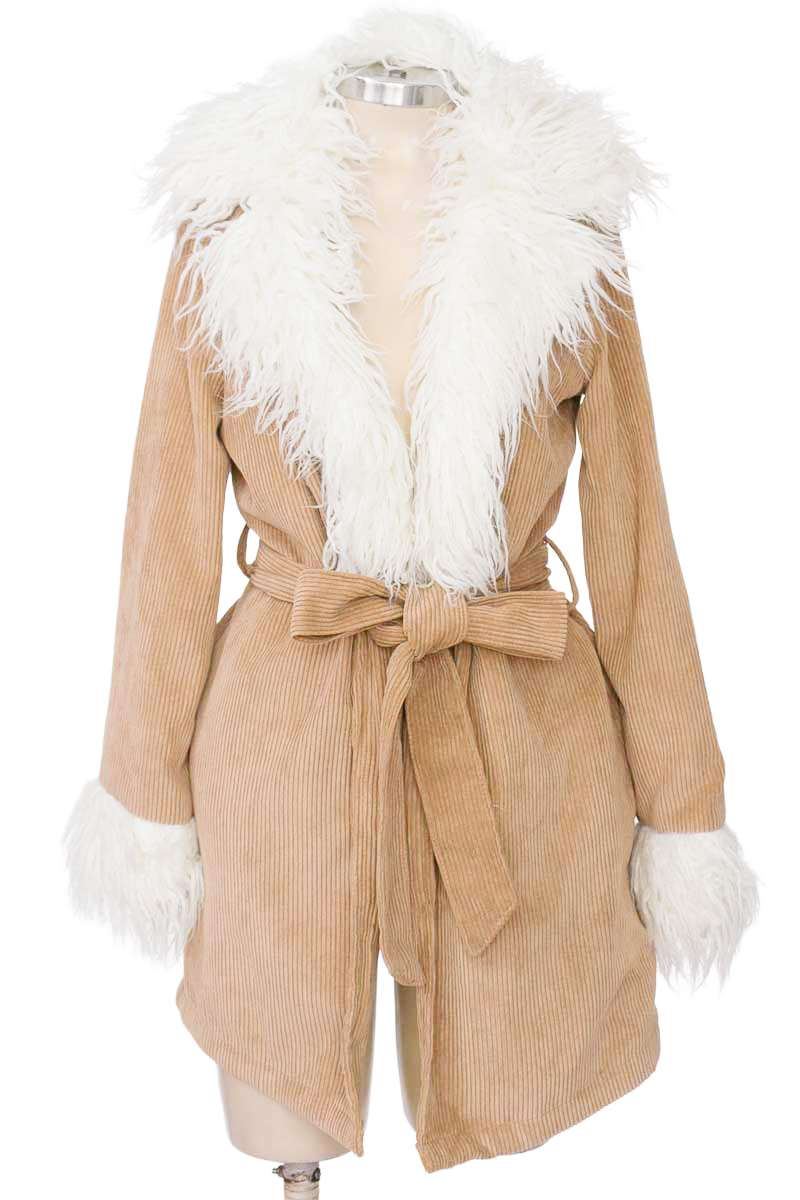 Chaqueta / Abrigo color Beige - Fashionnova