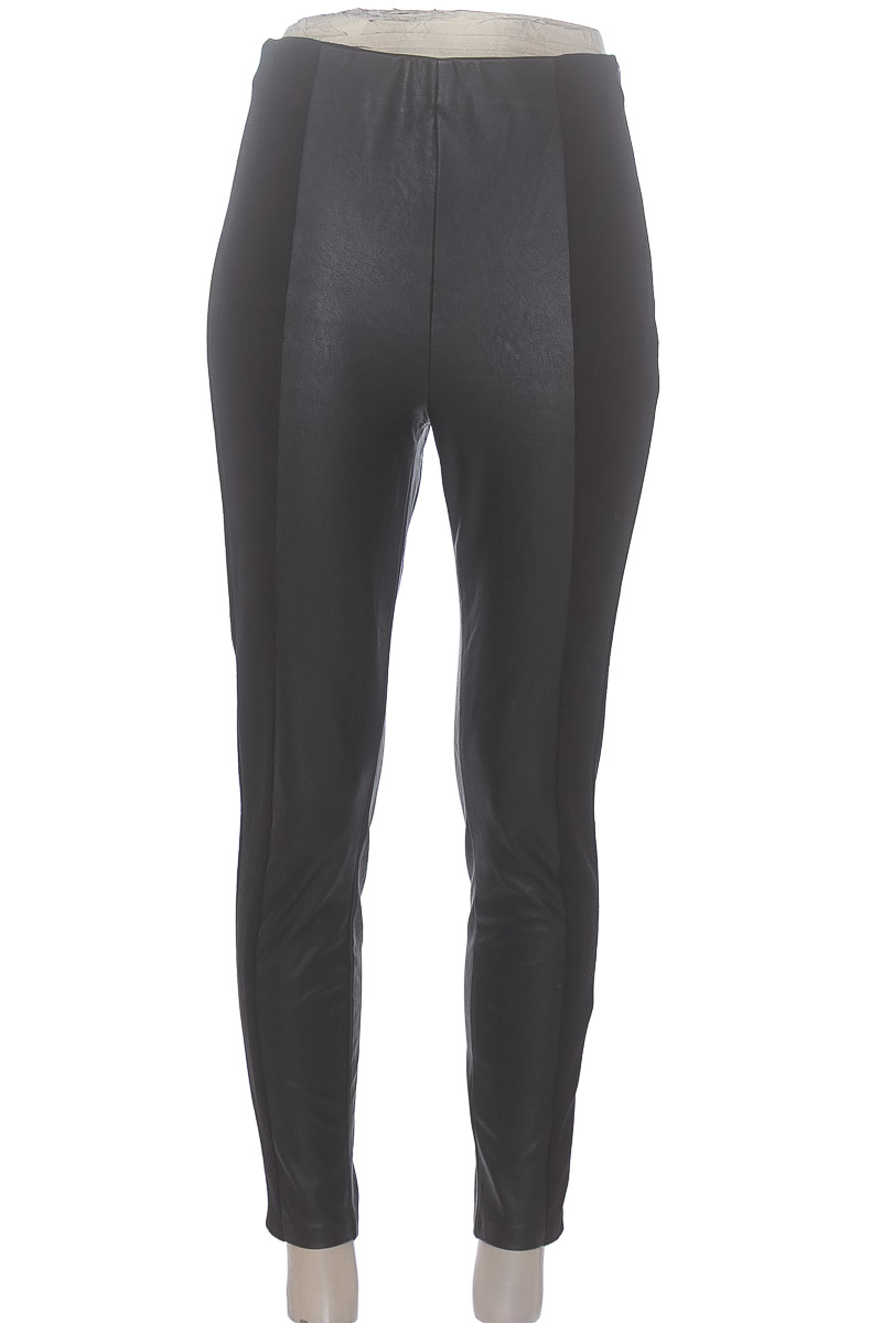 Pantalones color Negro - Stradivarius