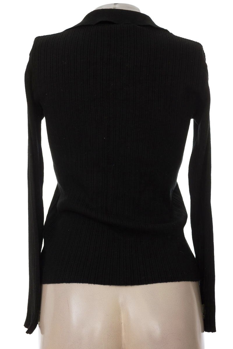 Sweater color Negro - Closeando