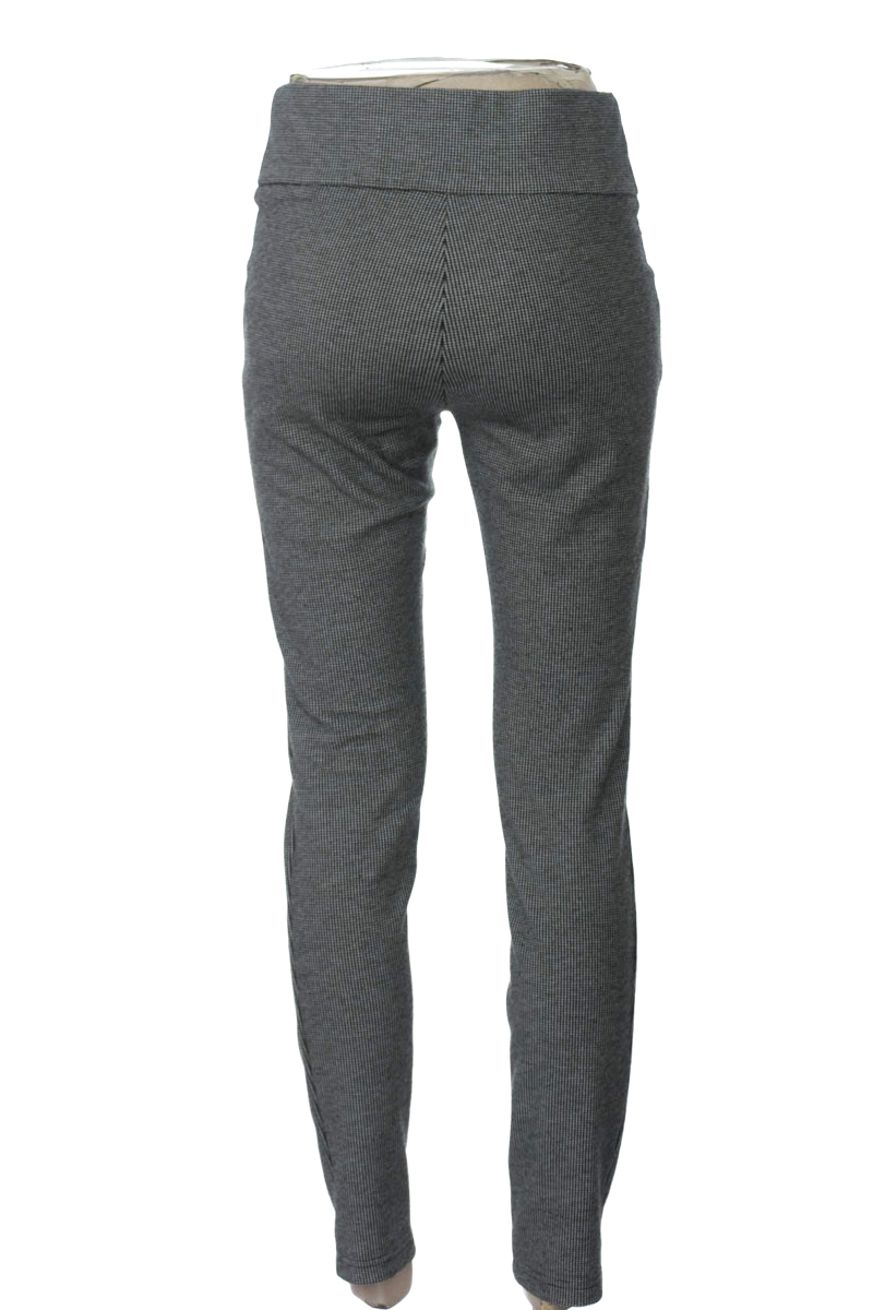 Pantalones color Negro - Stradivarius