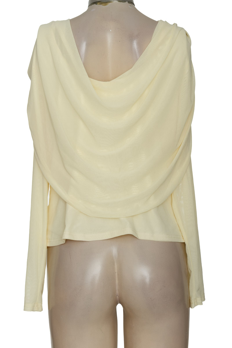 Blusa color Amarillo - Closeando