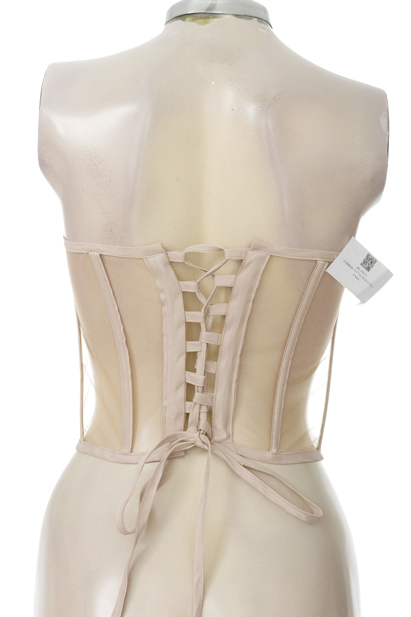 Top / Camiseta color Beige - Closeando