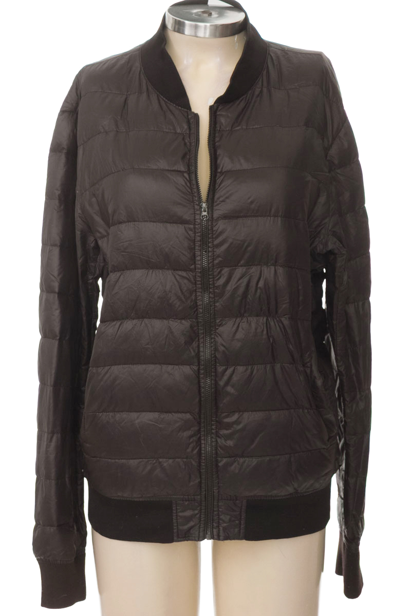 Chaqueta color Negro - Closeando