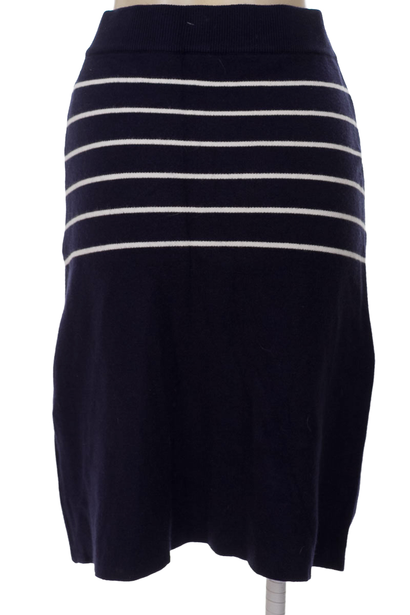 Falda color Azul - Closeando