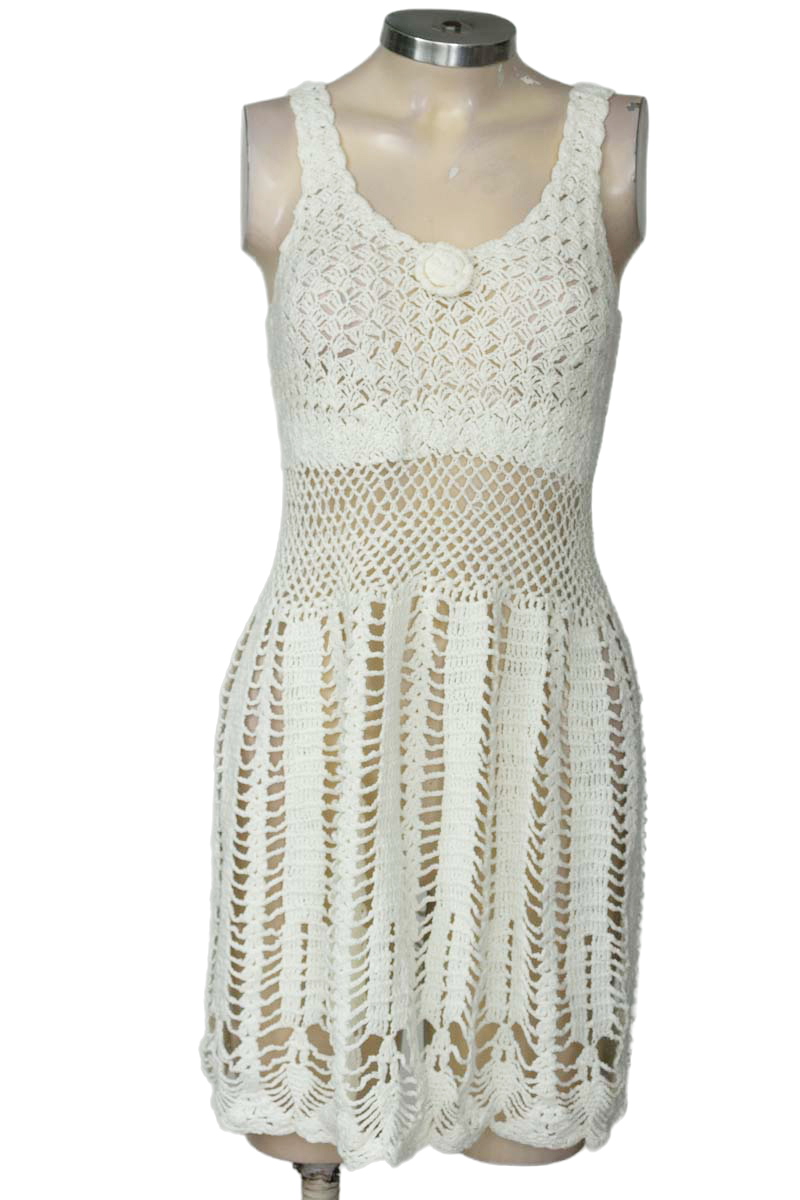 Vestido / Enterizo color Beige - Closeando