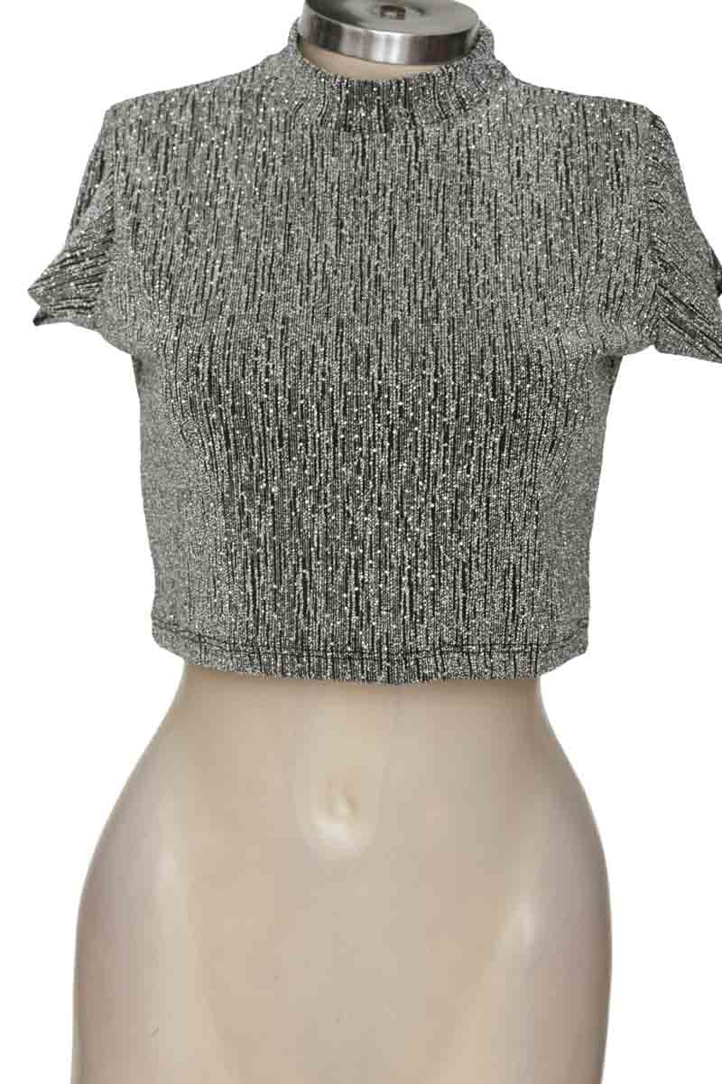 Top / Camiseta color Negro - Closeando