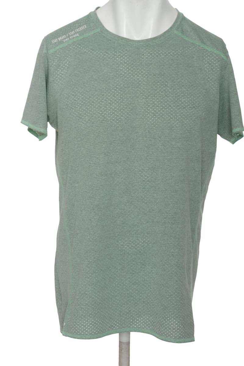 Ropa Deportiva color Verde - Closeando