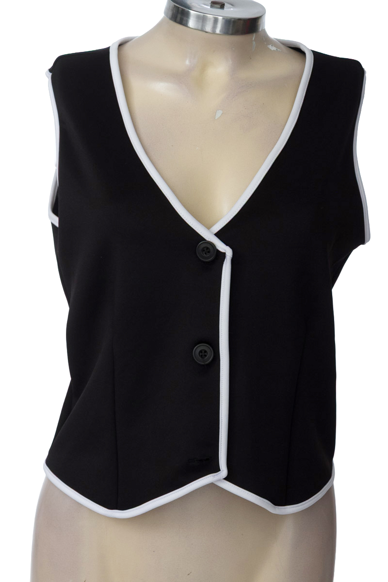 Top / Camiseta color Negro - Carmel