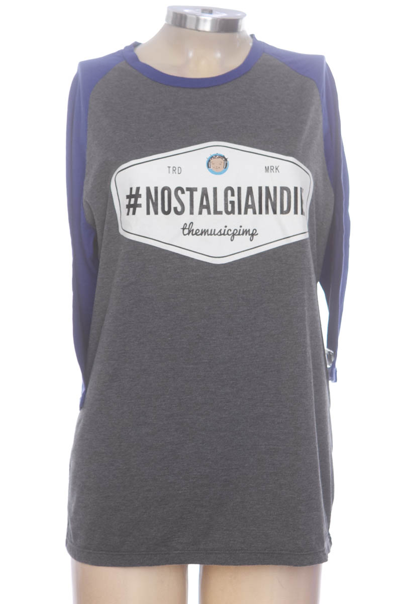 Top / Camiseta color Gris - Closeando