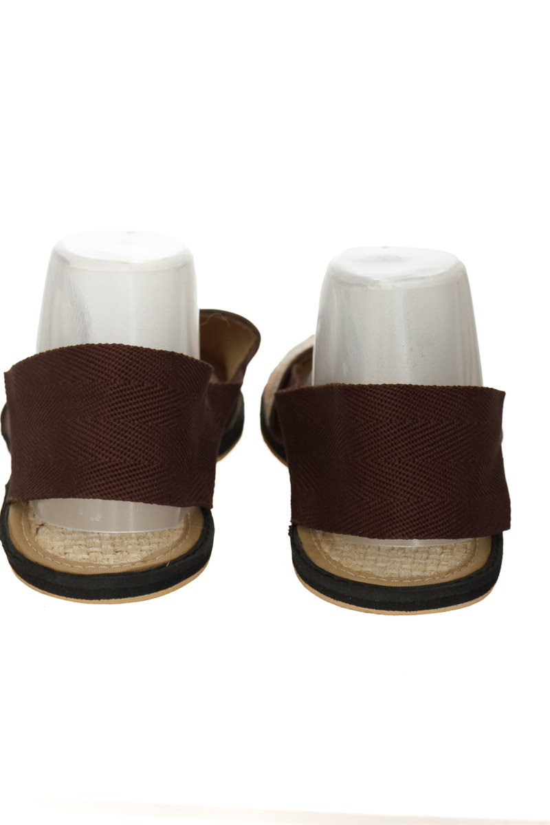 Zapatos color Beige - Closeando