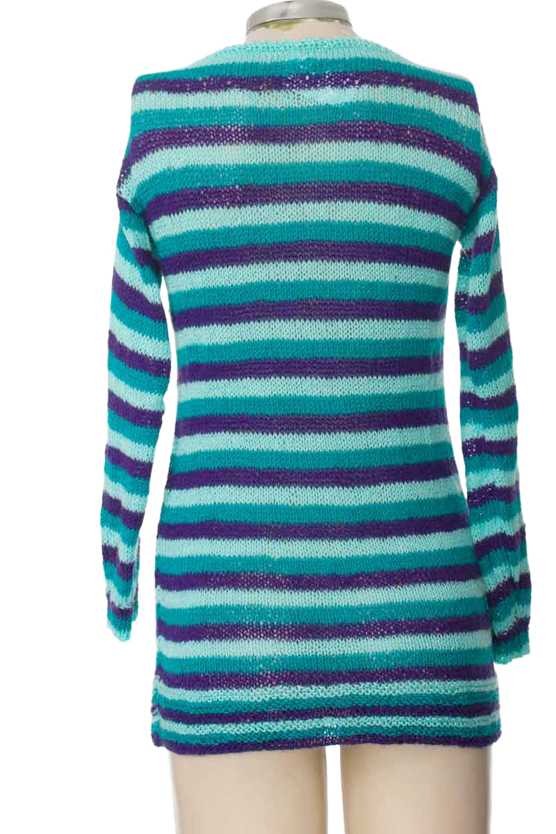 Sweater color Aguamarina - Closeando