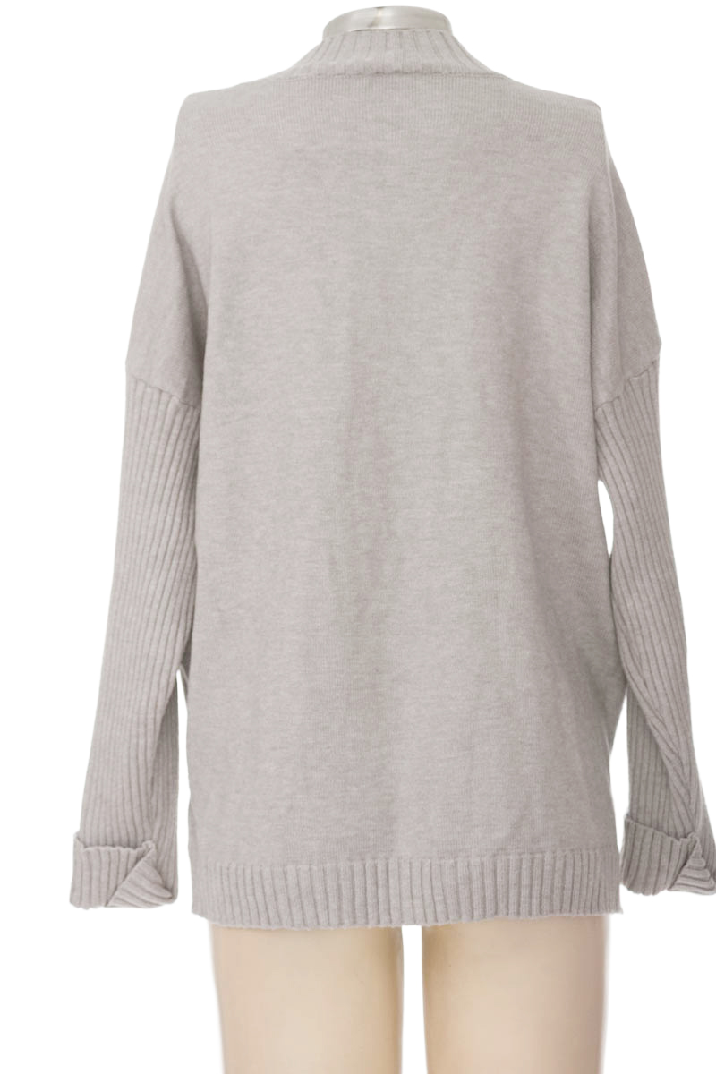 Sweater color Gris - Closeando