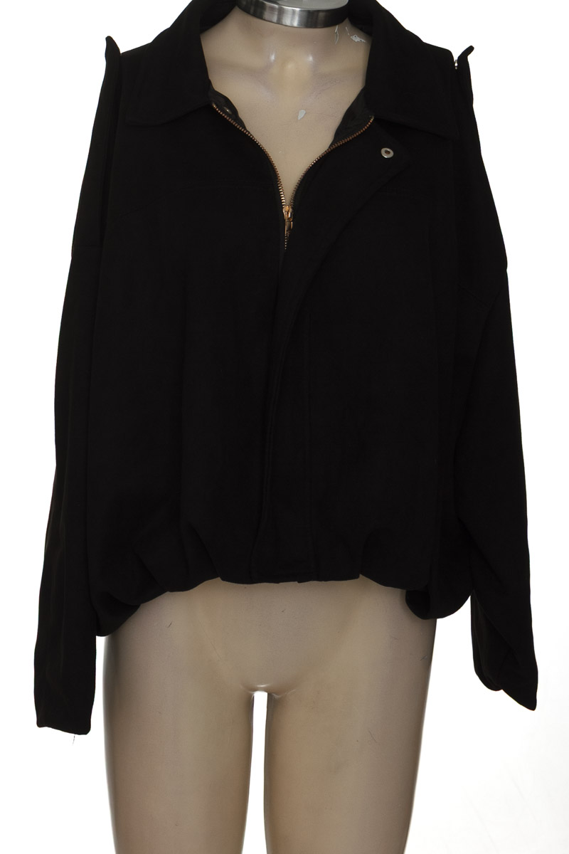 Chaqueta / Abrigo color Negro - Closeando