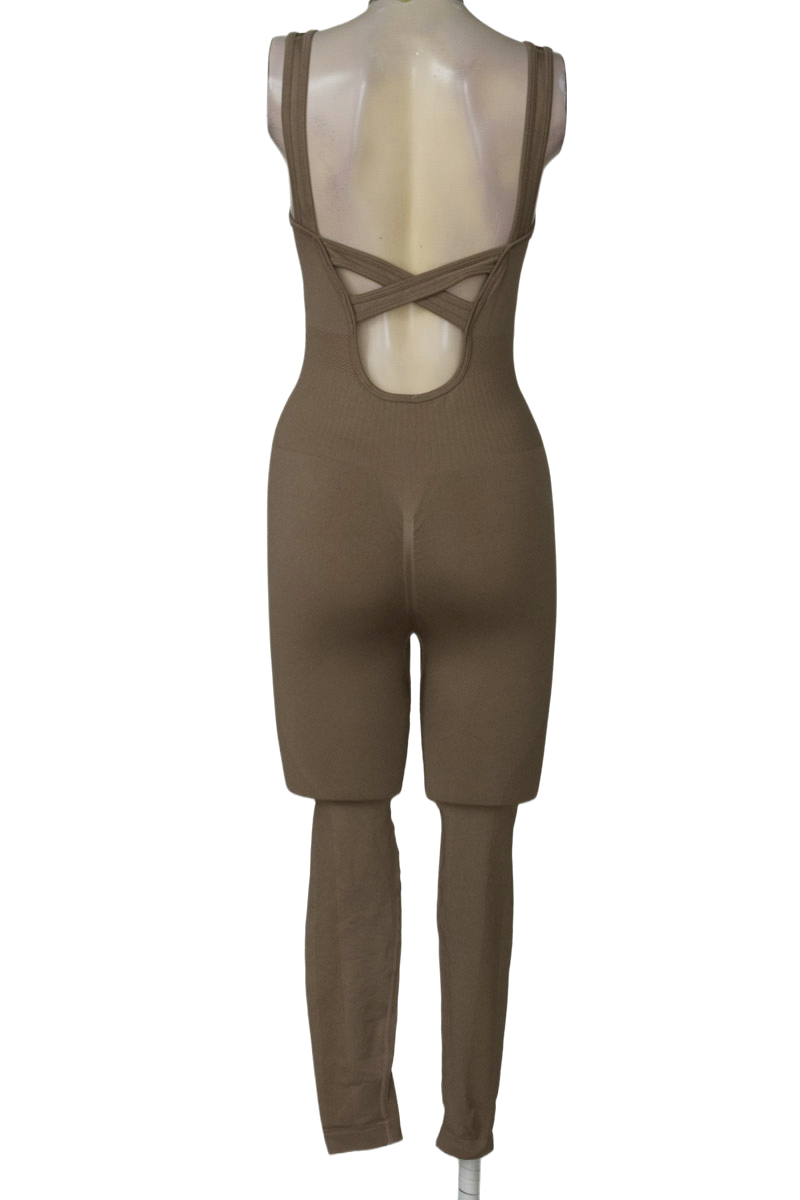 Vestido / Enterizo color Beige - Closeando