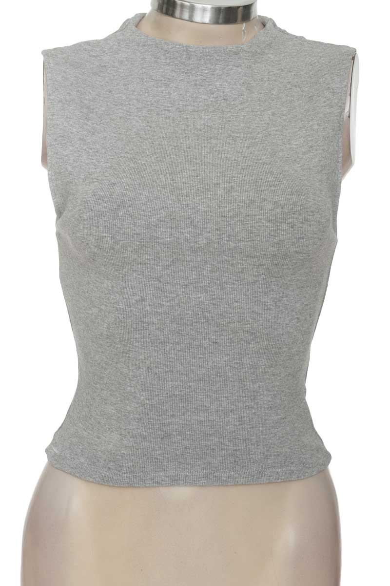Top / Camiseta color Gris - Zara