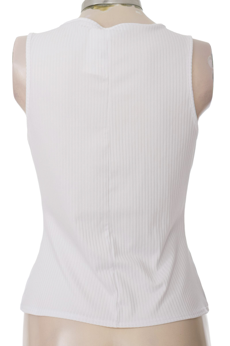 Top / Camiseta color Blanco - Azzorti