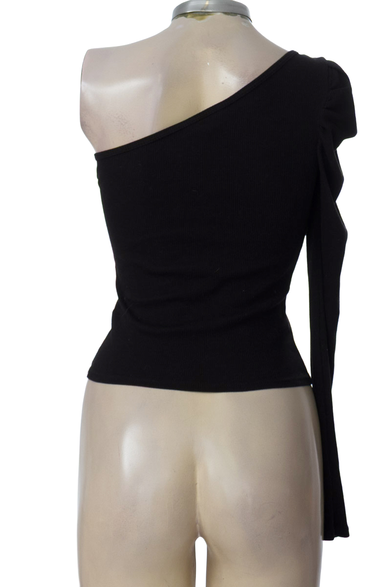 Top / Camiseta color Negro - Carmel