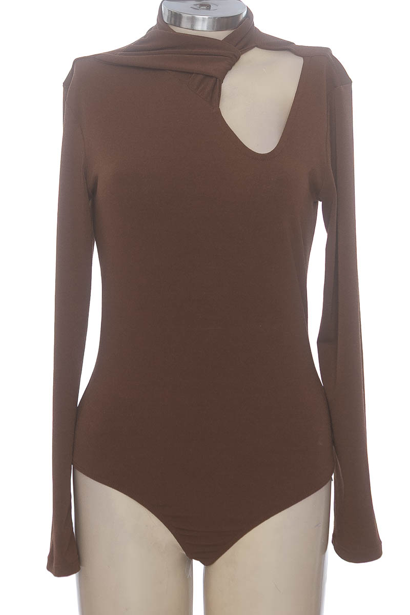 Top / Camiseta color Café - Studio F