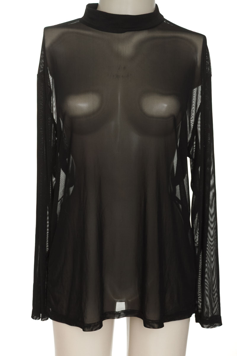 Top / Camiseta color Negro - Closeando