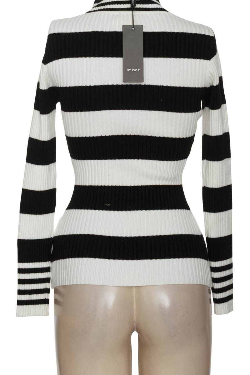 Sweater color Negro - Studio F