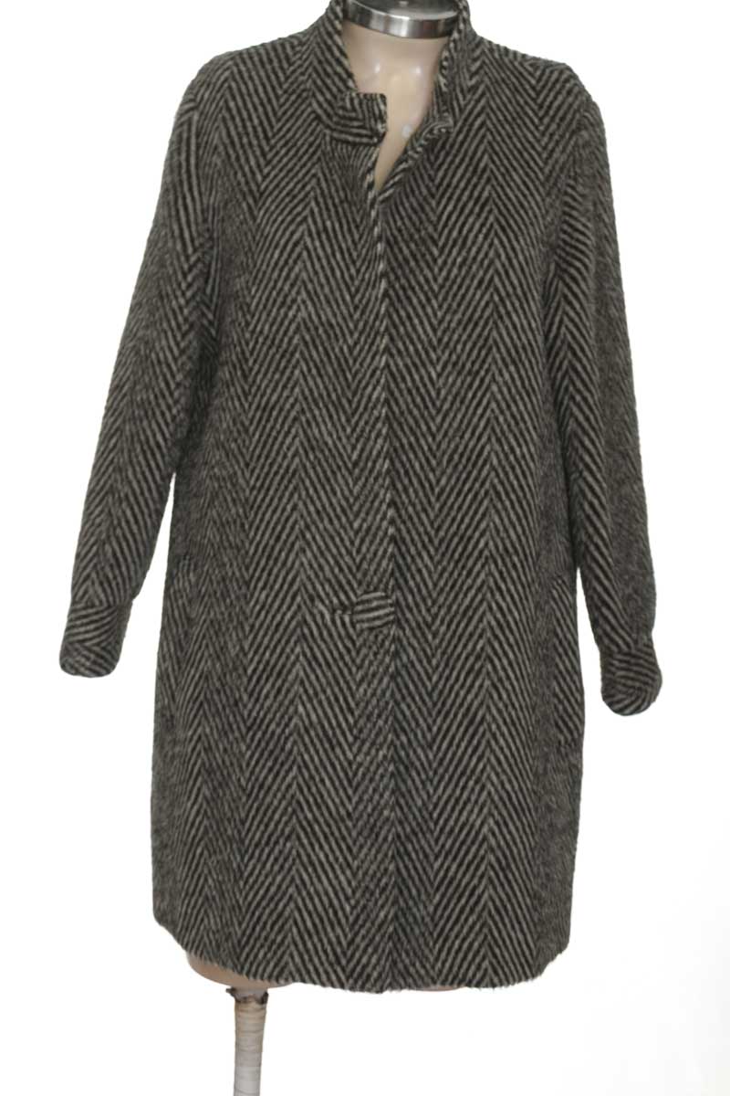 Chaqueta / Abrigo color Gris - Closeando